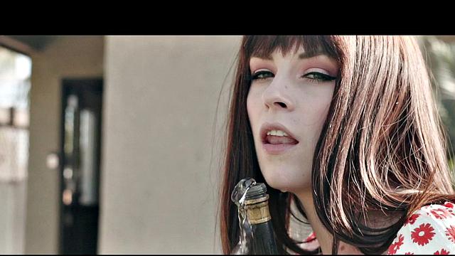 киара эдвардс принимает в собачке и ловит сперму на лицо