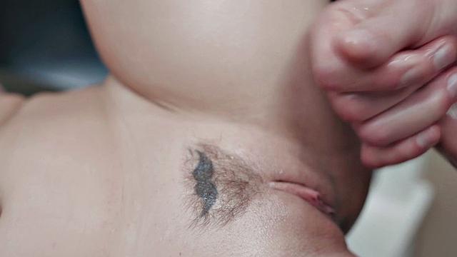 Kiara Edwards - Muffstache