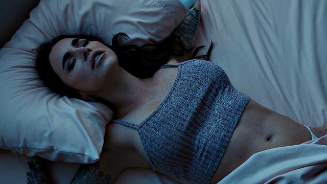 Dyke bae seduces perverted bitch before eating her out