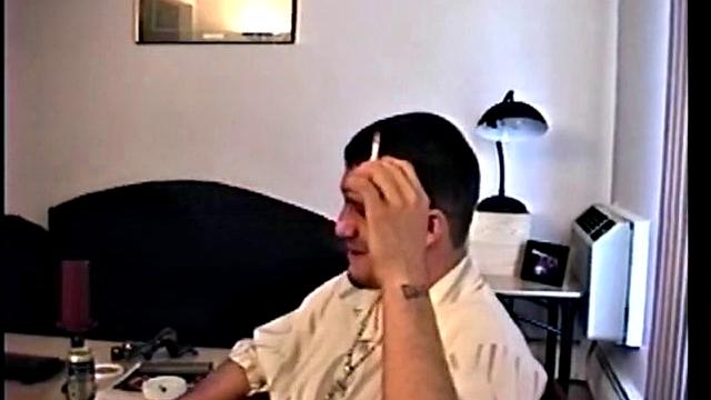 Любитель жарко отсасывает зрелому медвежонку и доводит до оргазма