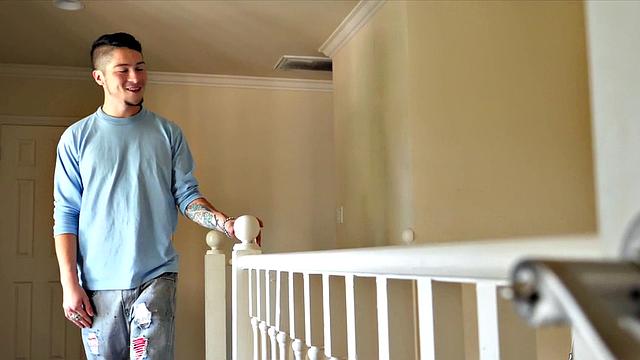 Brandii takes a shower with her best friend