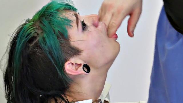 Pretty sub ass pummelled