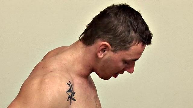 энцо и грег меряются не только бицепсами, но и хуями