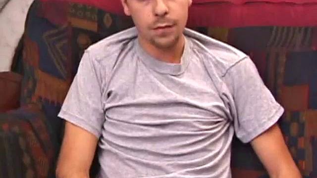 Винченцо заявляет, что гетеро - но кончает в мужской руке