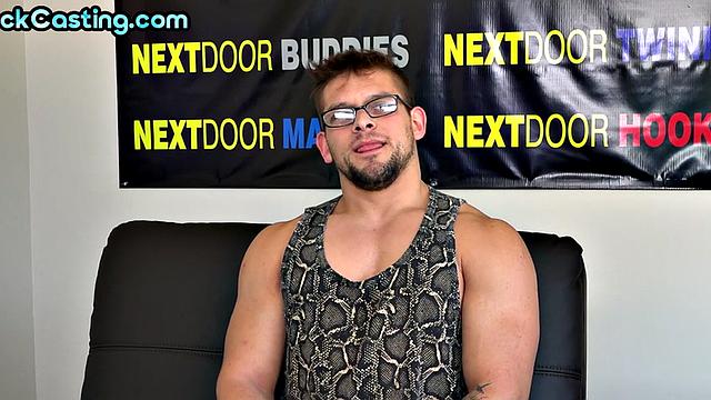 Real muscled jock jerks cock on amateur casting