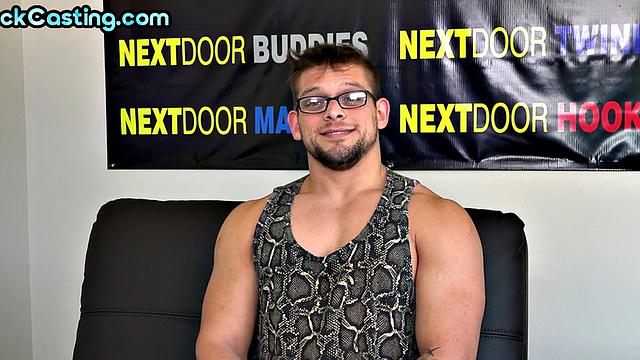 Real muscled jock jerks cock on amateur casting