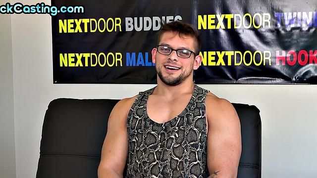 Real muscled jock jerks cock on amateur casting