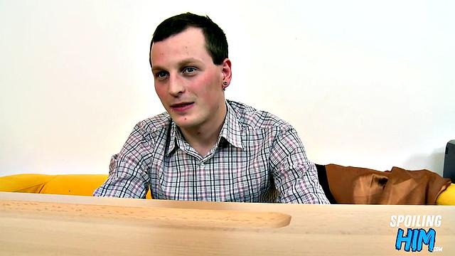 Muscled twink gets cum on face