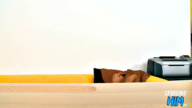 Muscled twink gets cum on face