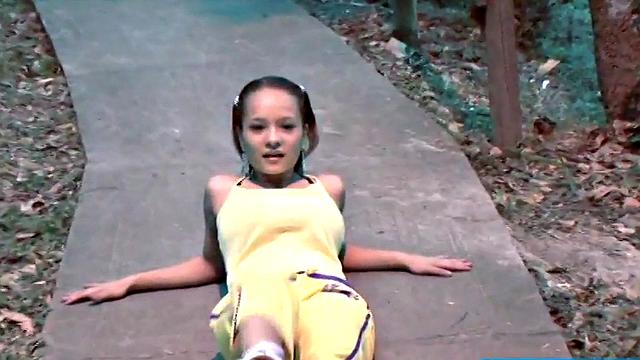 Teen with giant titties gets them out