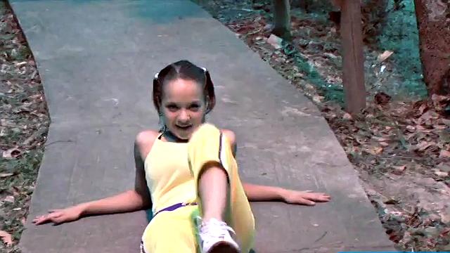 Teen with giant titties gets them out