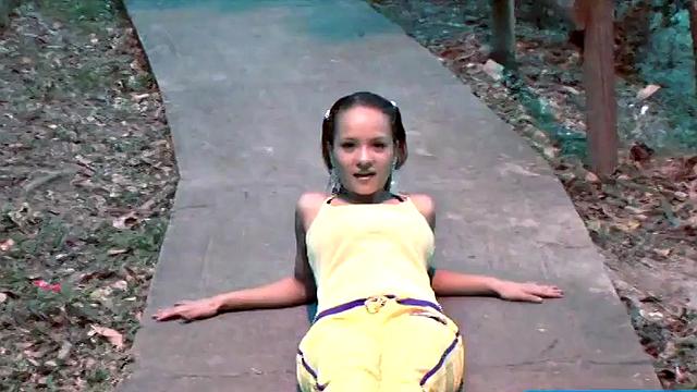 Teen with giant titties gets them out