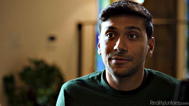 Похотливая milf Cory Chase в очках заводится и трахается с Max Fills на всю катушку, много поз и страсти в спальне!