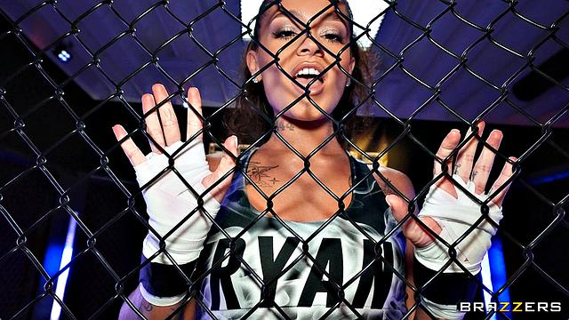 Чемпионка Ryan Reid отсасывает пятерым в клетке, сперма летит рекой