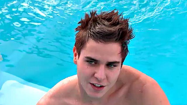 CFNM dominas pegging their submissive in threesome