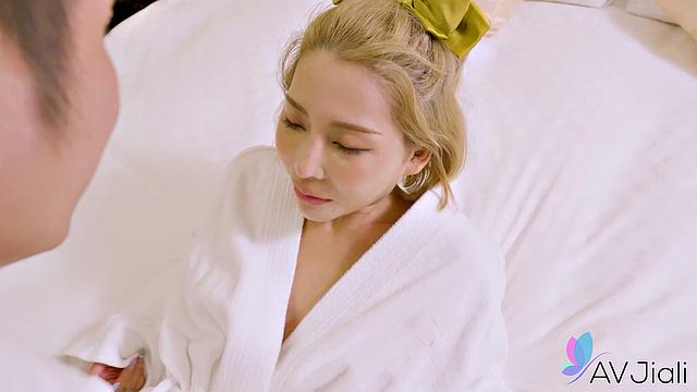 Stacy goes on a first date and they get hotel room to fuck