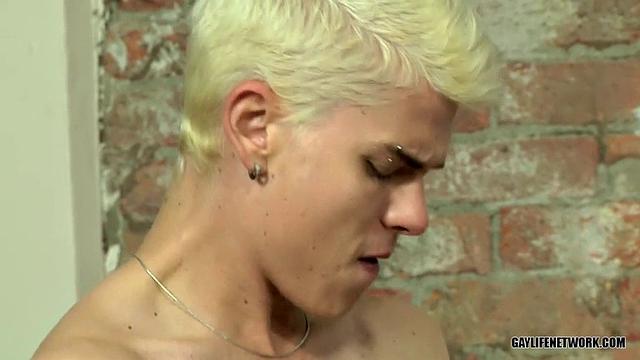 Titus Showers With Cum - Titus Snow & Tony Parker