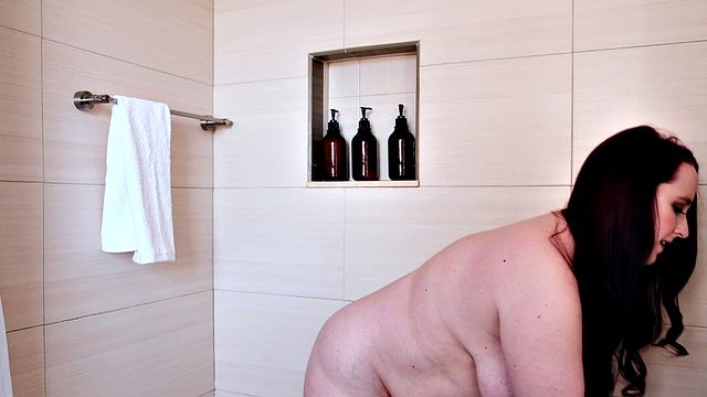 Andi Ray: Bathin' Boobs