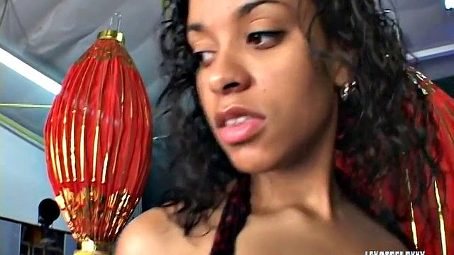 mya lovely шутит и сосёт как профи - вот это подход