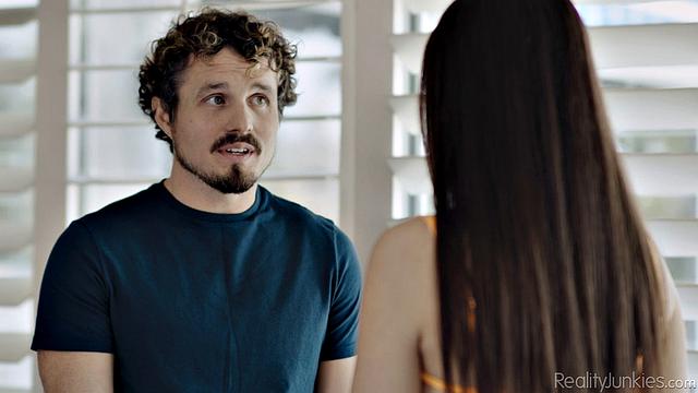 Посмотри, как зрелая Мелисса Страттон изменяет мужу с новым любовником в спальне!