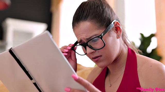 Stepdad Makes Me So Wet - S33:E4