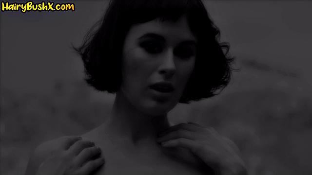 Horny babe cockbouncing on lover