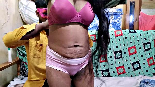 Young Indian wife gets her bra off & gets drilled doggystyle in mask