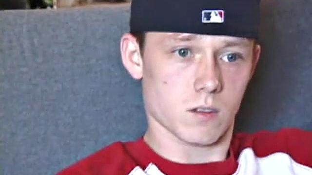 у адама и ej уже всё нараспашку: сперва руками, потом языками - и оба довольны