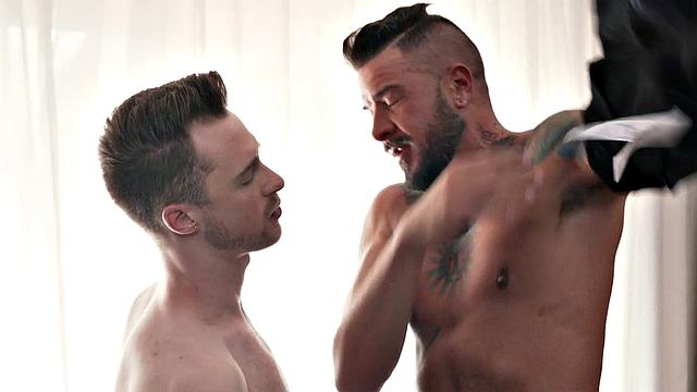 Ripped DILF bottomed and dominated by twunk