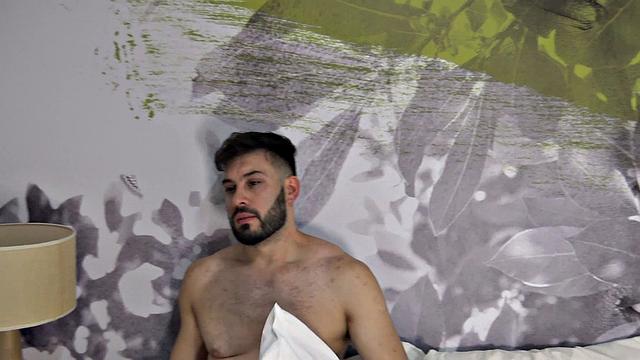 латино соблазняет натурала на жёсткий секс