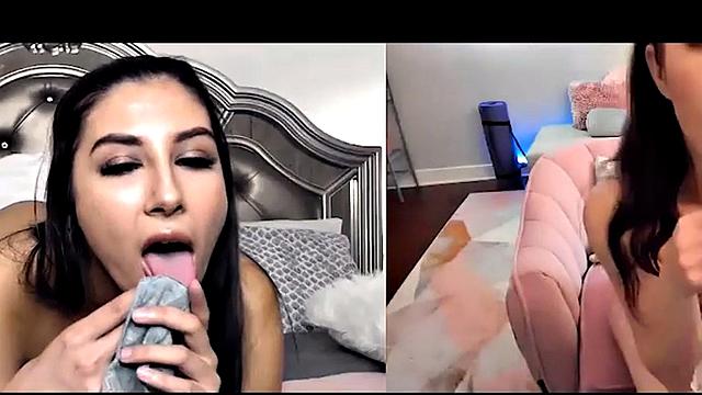 две лесбиянки: шутки-прибаутки и мастурбация по видеосвязи