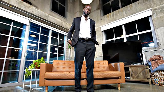 6-Footer Pleasured By 5-Footer