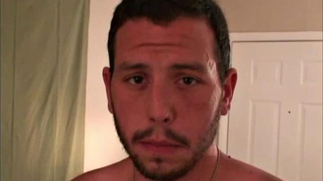 Джордан дрочит с яростью и кончает до последней капли