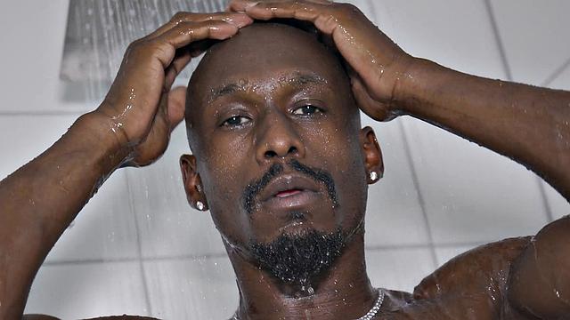 Сочная телка впервые берет ббс в попку и кайфует по полной