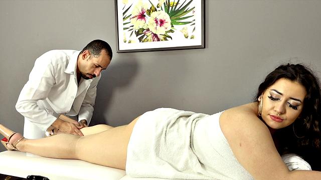 Plumper Agatha Ludovino Massage and Anal