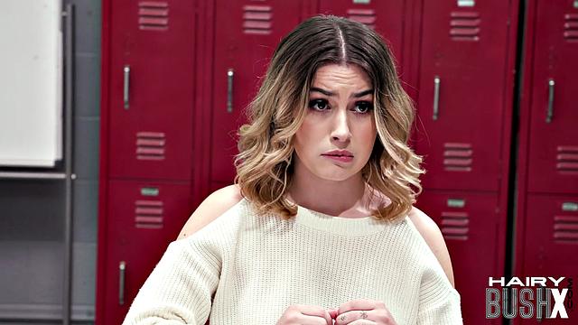 Blonde MILF gets pussylicked in 3some