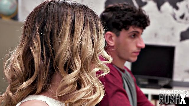 Blonde MILF gets pussylicked in 3some