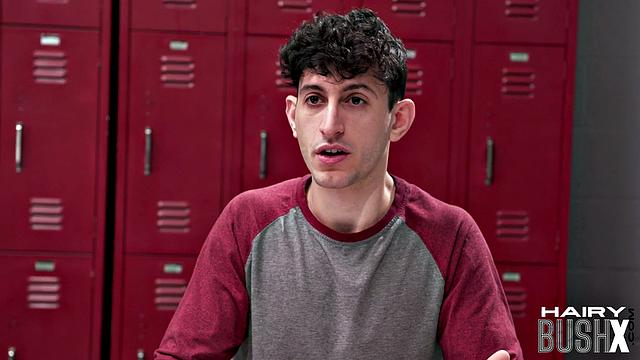 Blonde MILF gets pussylicked in 3some