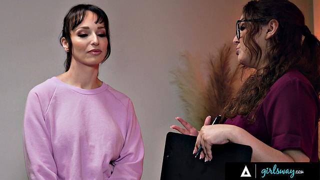 GIRLSWAY - MILF Lexi Luna Gets Sensual Massage In VR While Leana Sneaks Lustful Touches