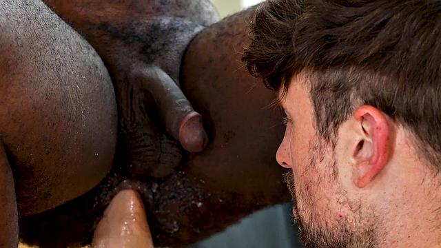 Bulky black bottom fisted and sucked by stud in office