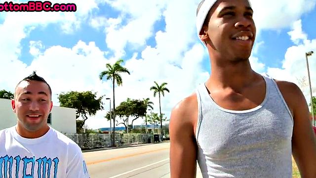 Outdoor Black stud fucked for cash in public anal