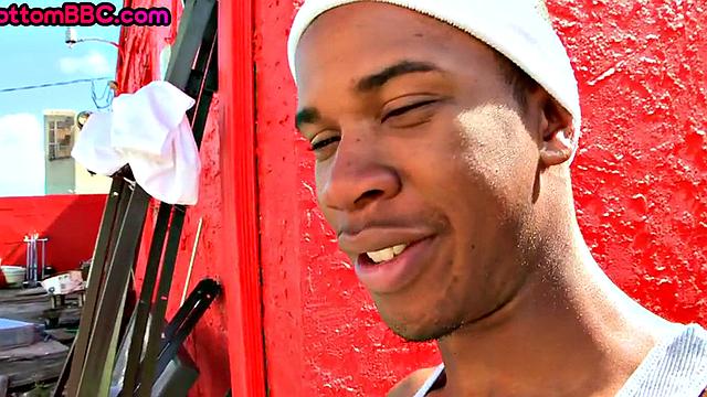 Outdoor Black stud fucked for cash in public anal