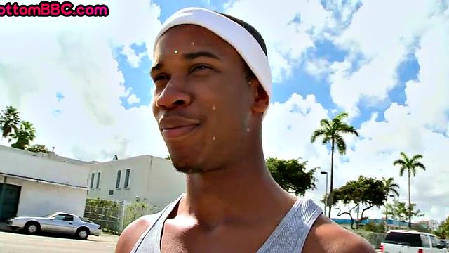 Outdoor Black stud fucked for cash in public anal