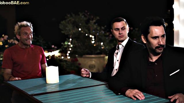 брюнетка получает анал и глотает член в жёстком тройничке