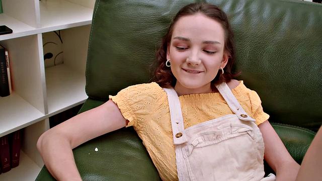 Young Courtesans - Olivia Trunk - Selfies Can Make You Suck