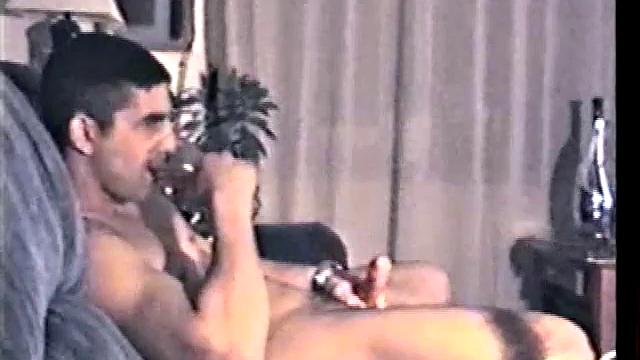 Поймал Зака за дрочкой и помог довести до конца