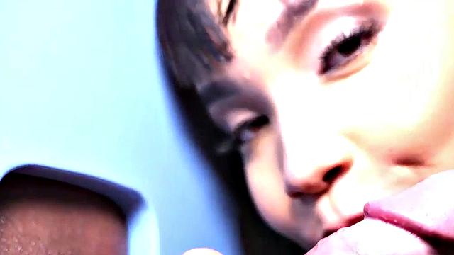 сочная транс-леди берет член в рот у дырки в стене крупным планом