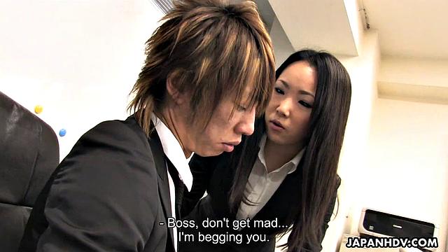 ai mizushima отсасывает боссу и получает сперму в киску