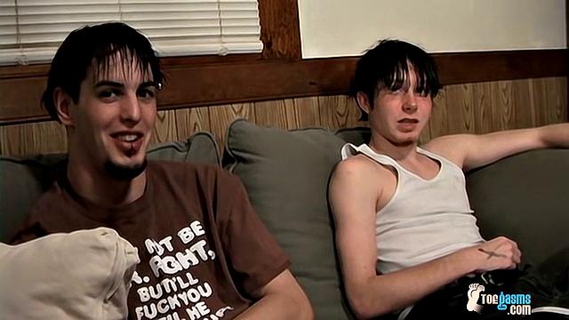 Barefoot Buddies Jerk Off - Axel And Billy da Kidd