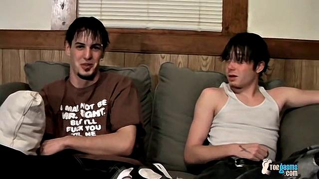 Barefoot Buddies Jerk Off - Axel And Billy da Kidd